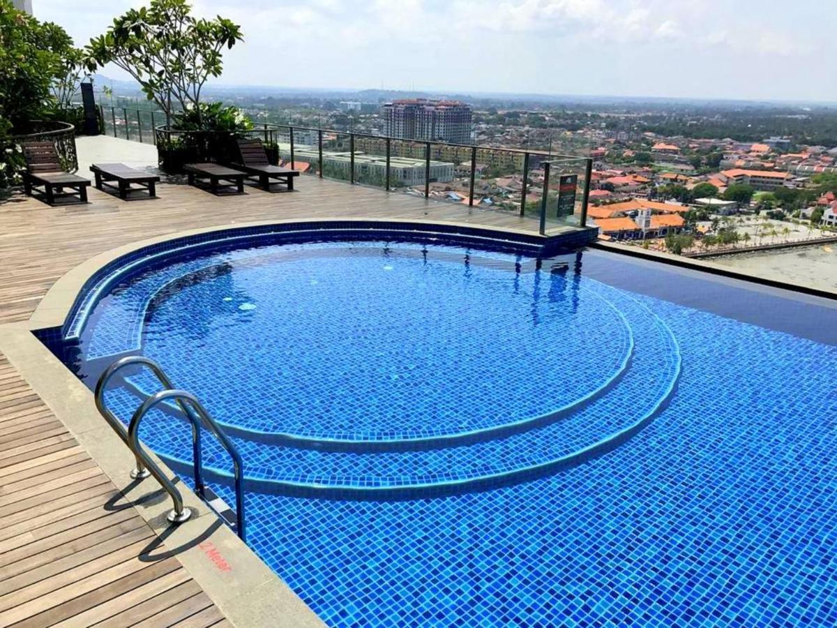 Silverscape Apartment
