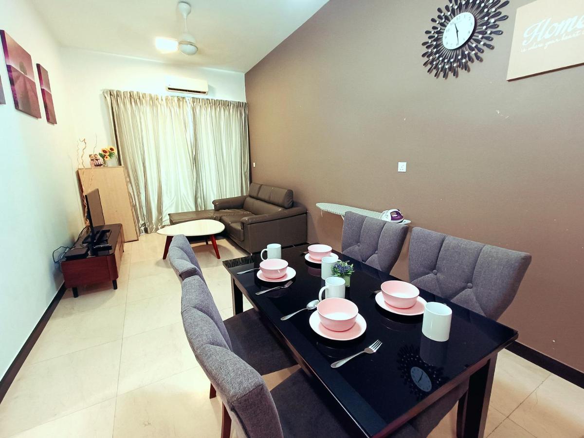 Silverscape Apartment *