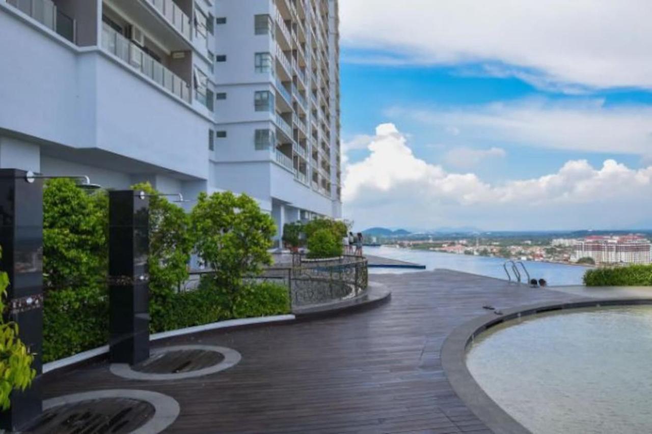 Silverscape Apartment *